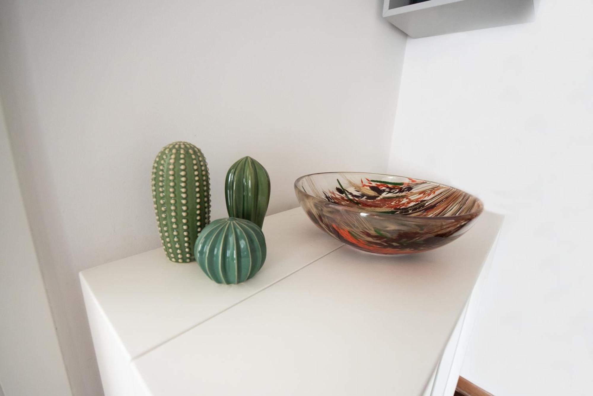 Artisti, Cozy Flat In