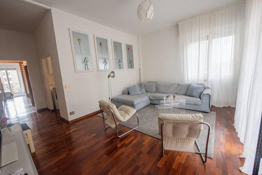 Artisti, Cozy Flat In * Florencia