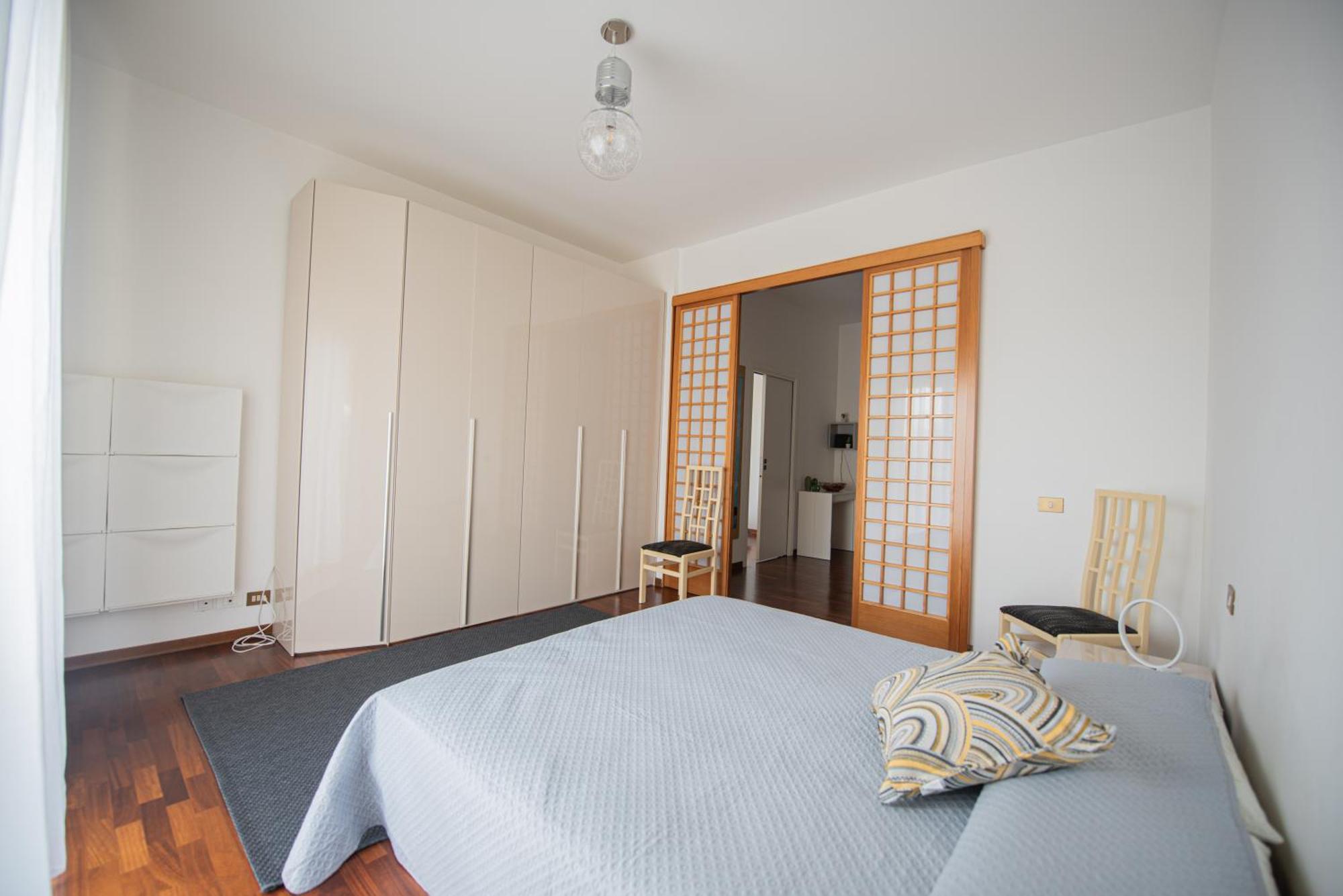 Artisti, Cozy Flat In