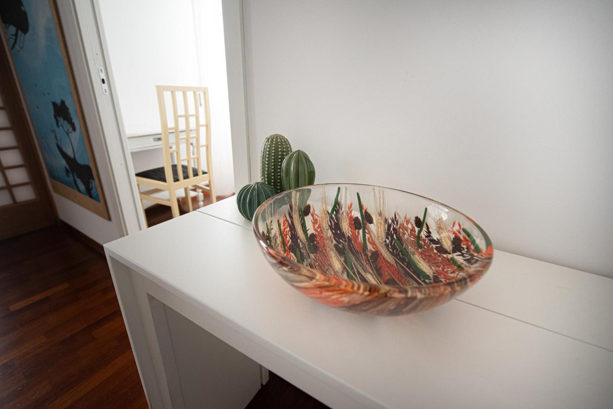 Artisti, Cozy Flat In