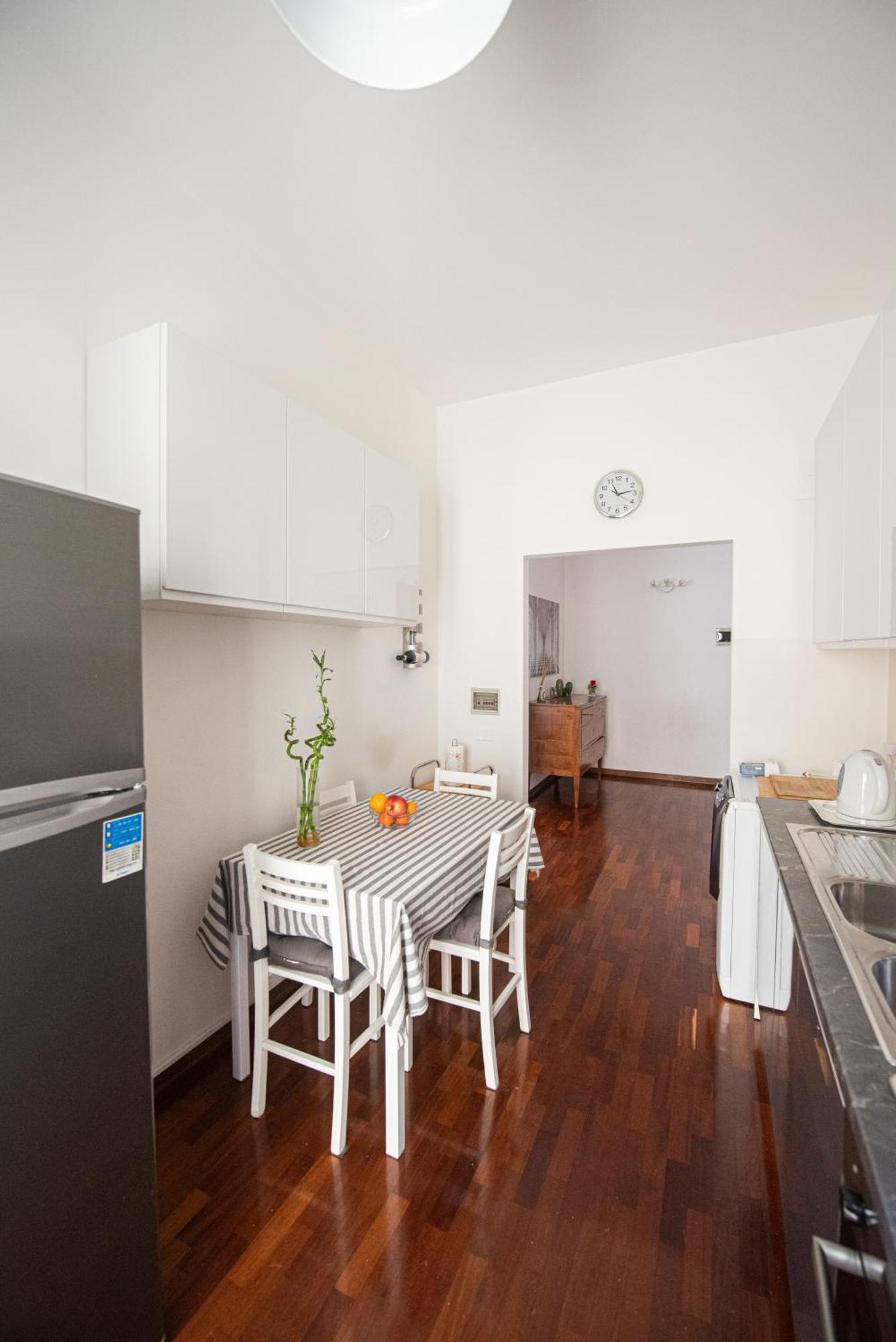 Artisti, Cozy Flat In Florencia